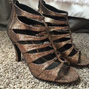 Beautiful high heels! Sparkly and comfortable!!